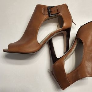 Louise et Cie, 9m, light brown leather heels